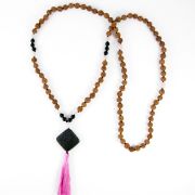 Moćna i nježna māla