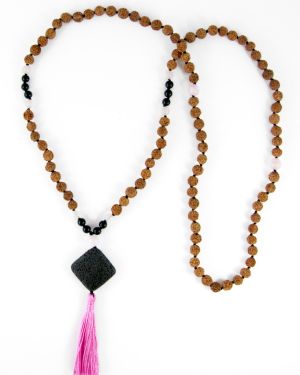 Moćna i nježna māla