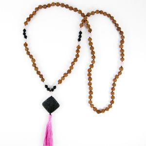 Moćna i nježna māla