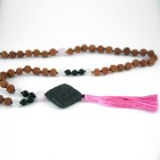 Moćna i nježna māla