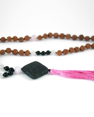 Moćna i nježna māla